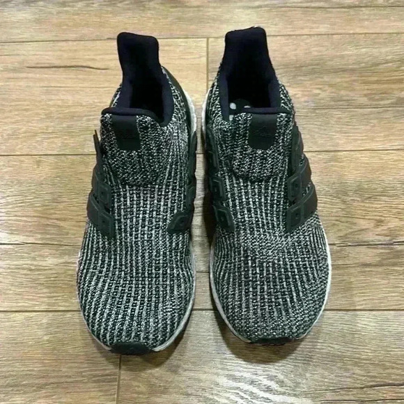 ADIDAS Men’s Ultra Boost Size US 8.5 in Excellent Condition - Picture 1 of 8